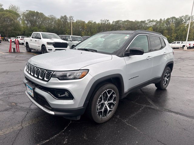 Used 2024 Jeep Compass Limited AWD/4WD image 3