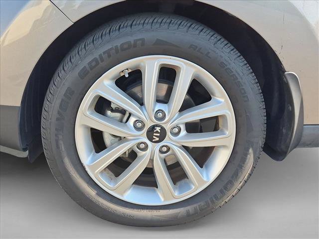 Used 2017 Kia Soul + FWD image 22