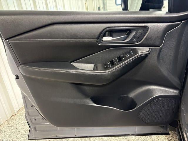 Used 2024 Nissan Rogue SL w/ SL Premium Package image 13