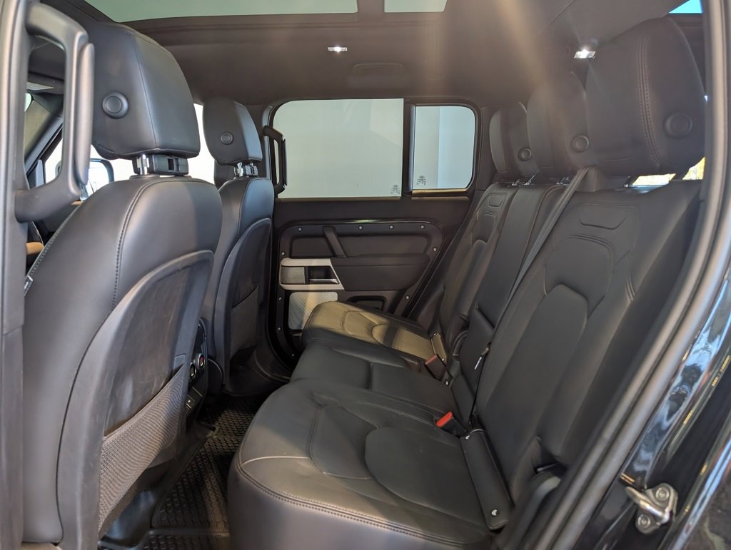 Used 2023 Land Rover Defender 130 SE image 25