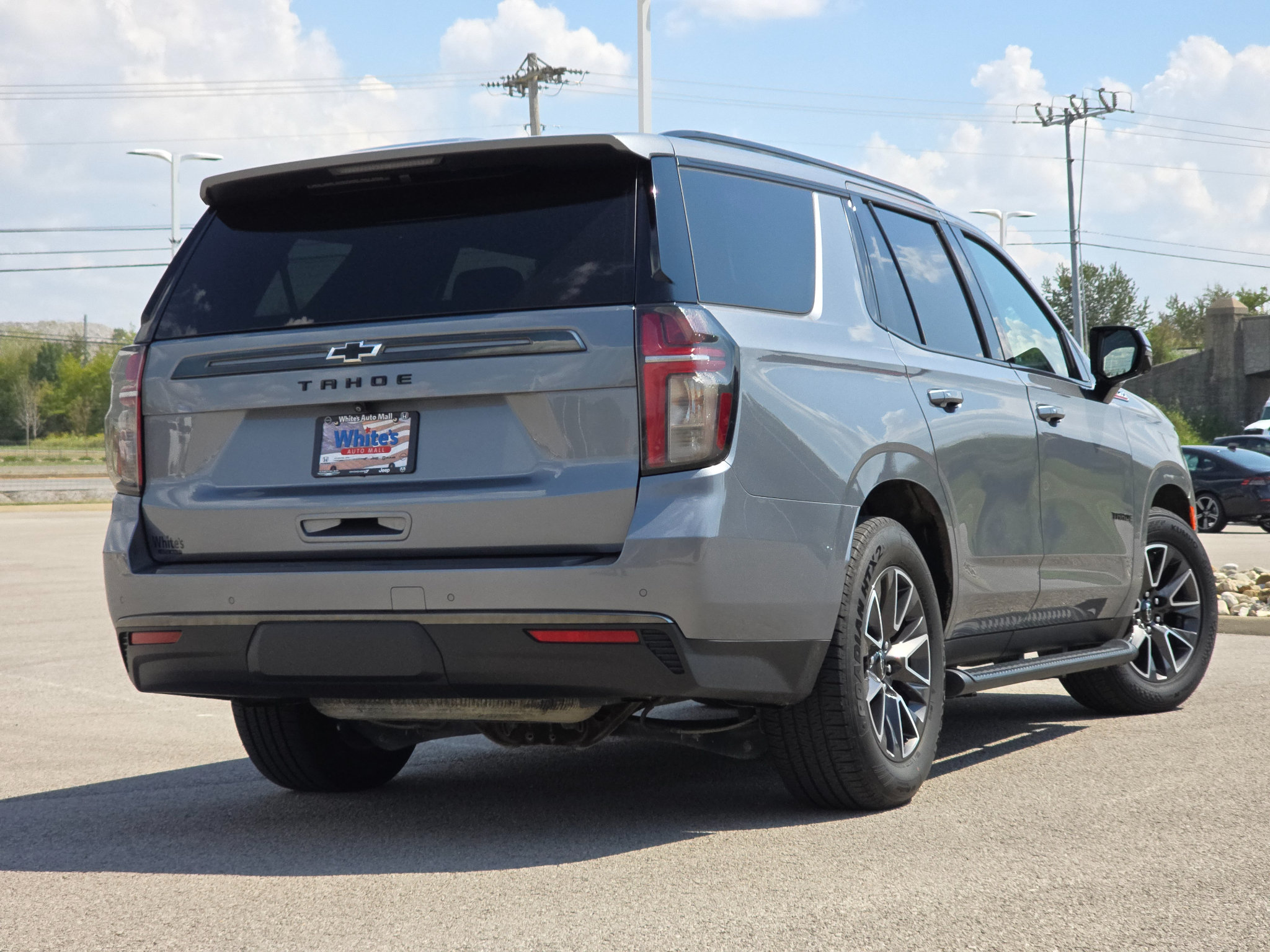 Used 2022 Chevrolet Tahoe Z71 w/ Z71 Off-Road Package AWD/4WD image 2