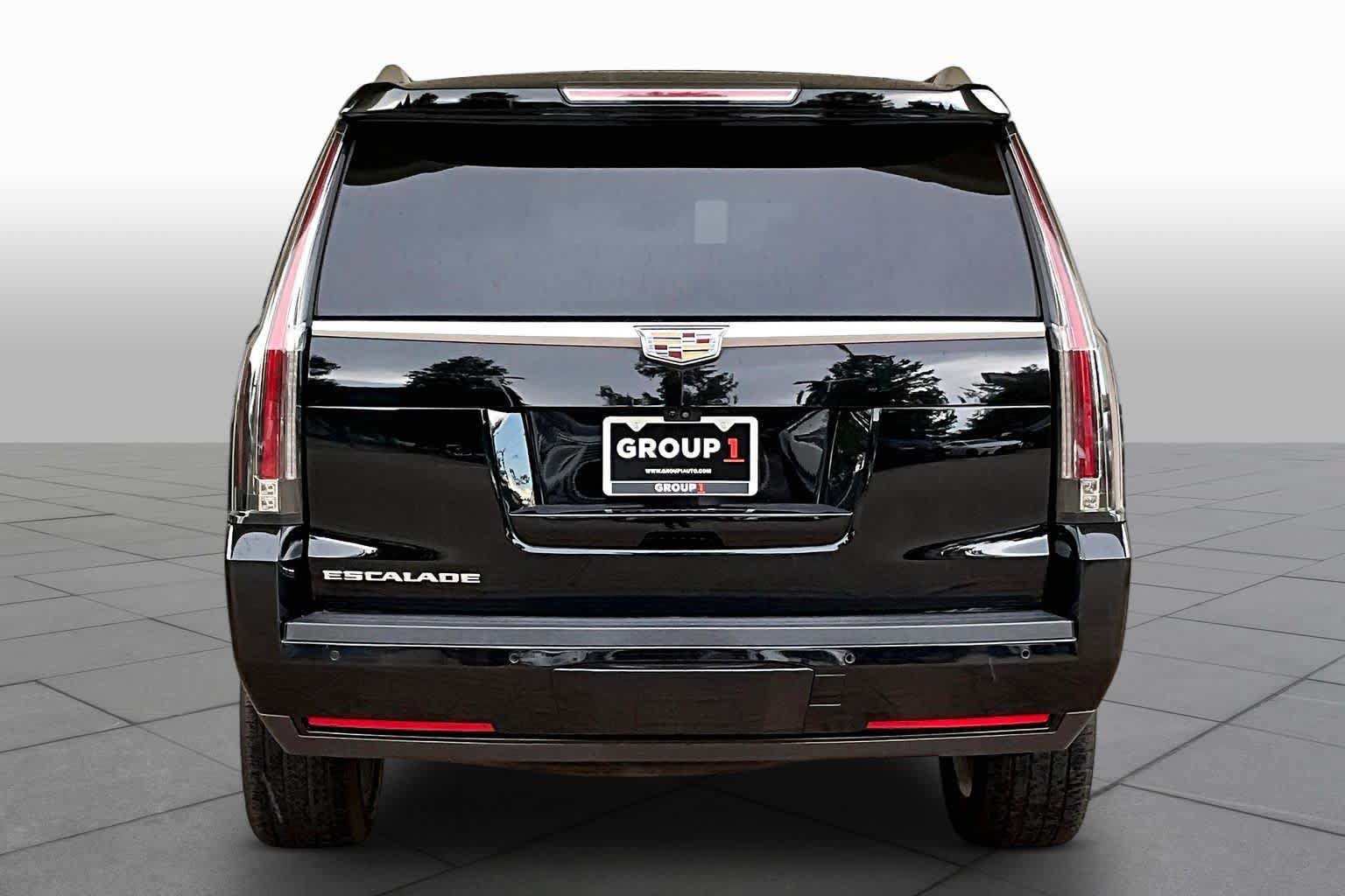 Used 2017 Cadillac Escalade Luxury AWD/4WD image 5