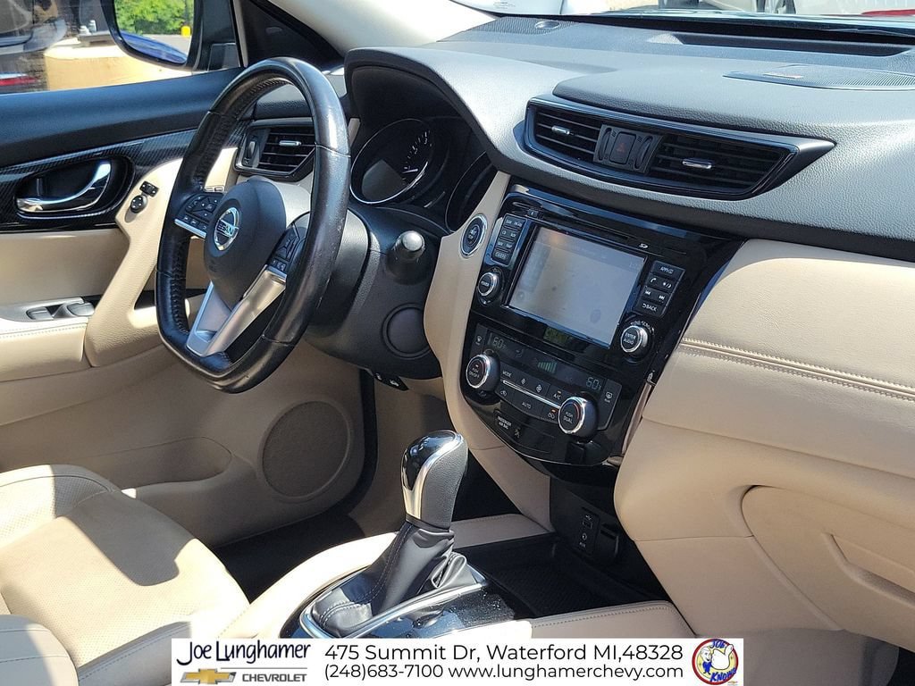 Used 2017 Nissan Rogue SL w/ SL Premium Package AWD/4WD image 32
