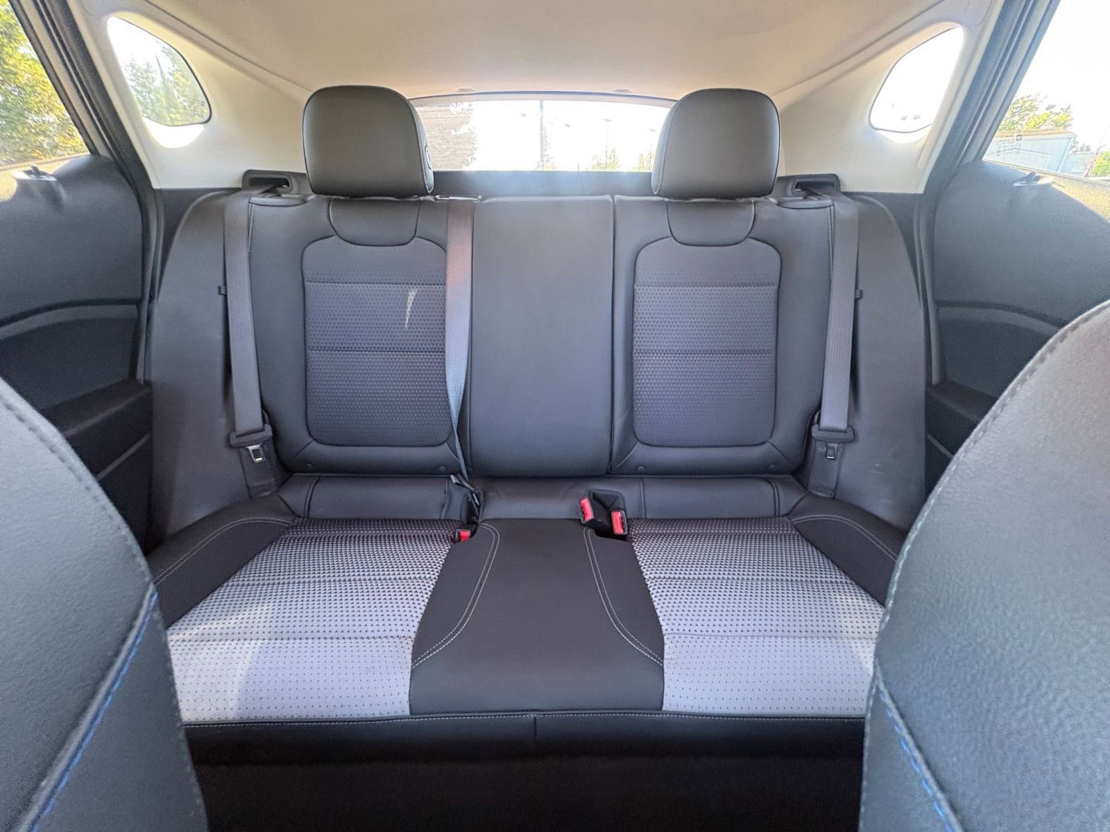Used 2025 Chevrolet Trax LT FWD image 37