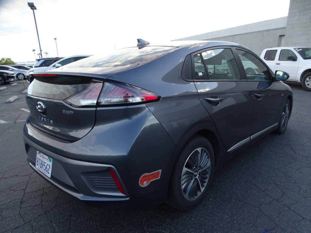 Used 2020 Hyundai Ioniq SE FWD image 4