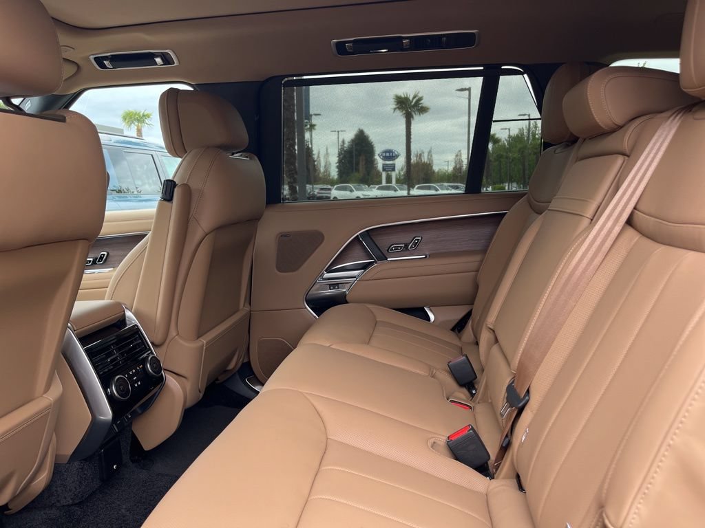 New 2026 Land Rover Range Rover Long Wheelbase SE AWD/4WD image 5