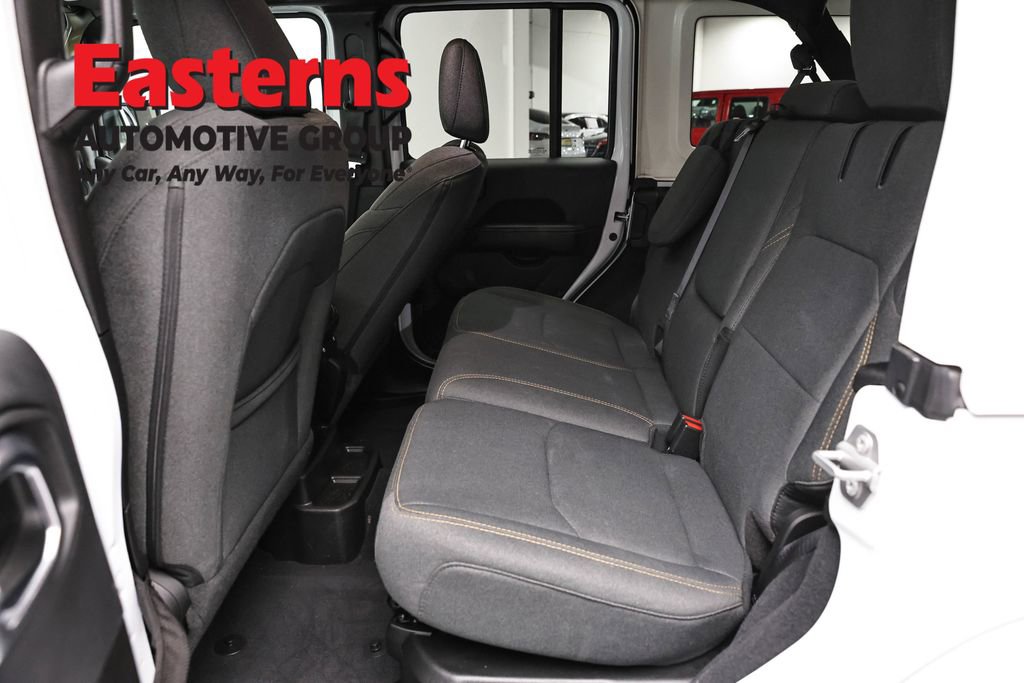 Used 2025 Jeep Wrangler Unlimited Sahara image 22