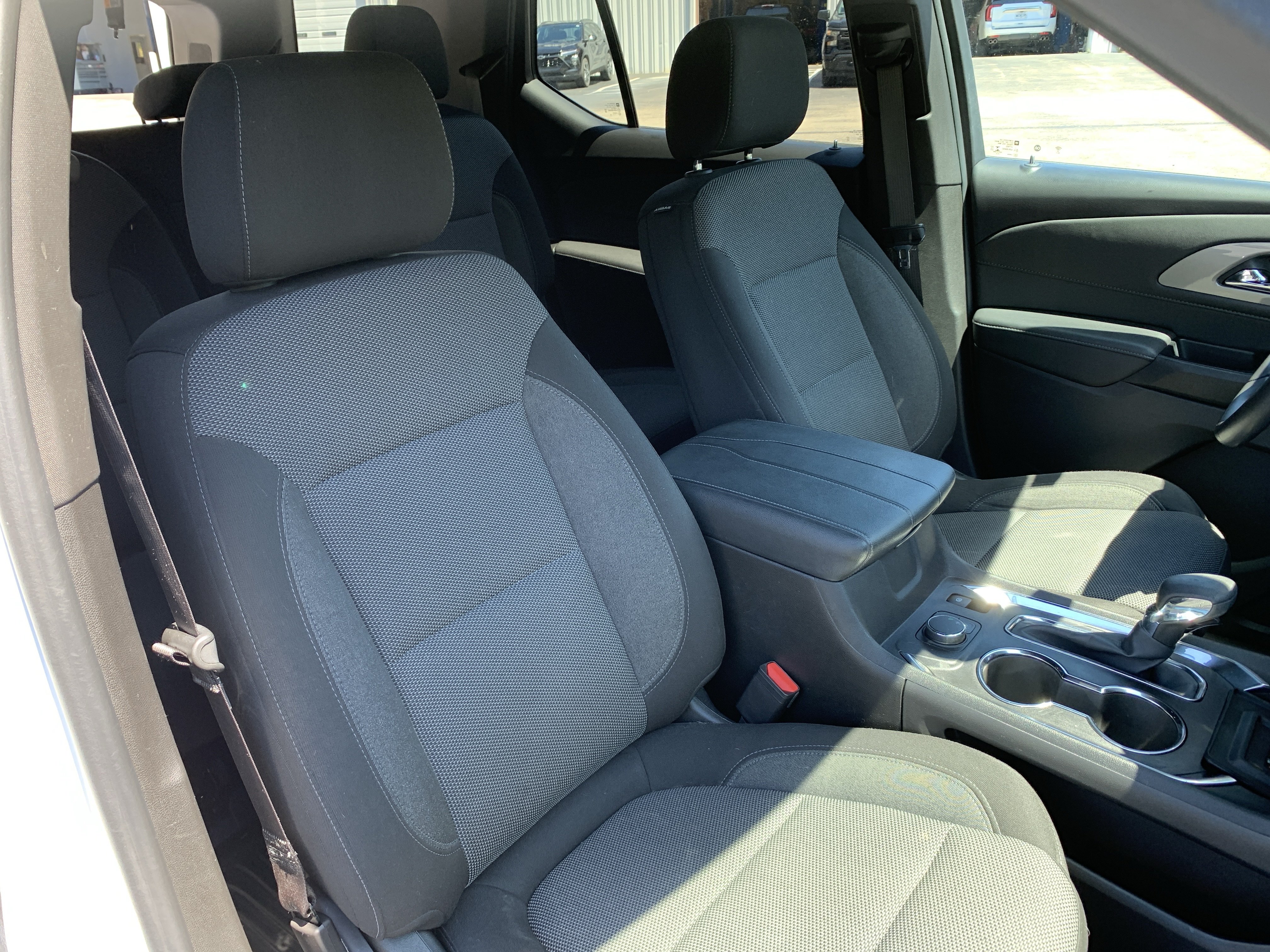 Used 2022 Chevrolet Traverse LT FWD image 42