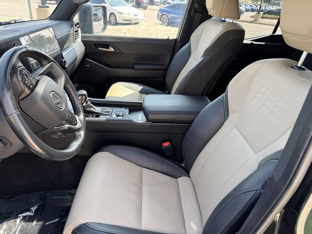 Used 2024 Lexus GX 550 AWD/4WD image 16