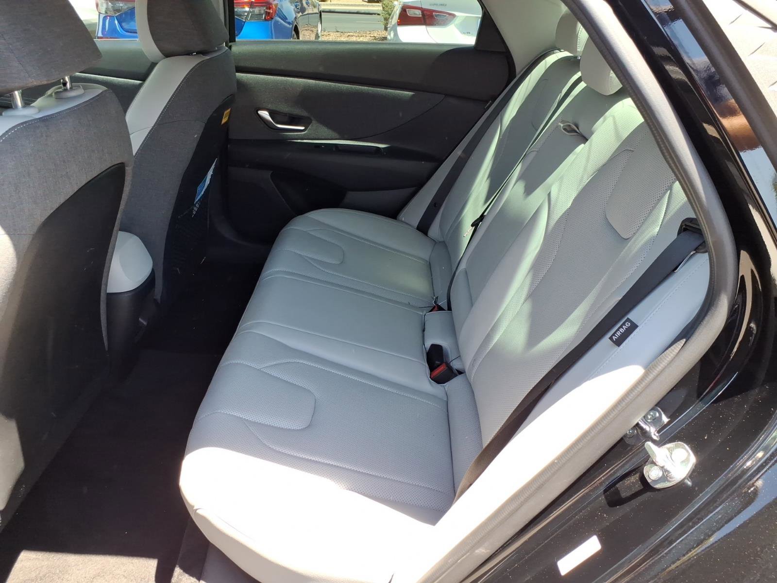 Certified 2025 Hyundai Elantra Limited FWD image 16