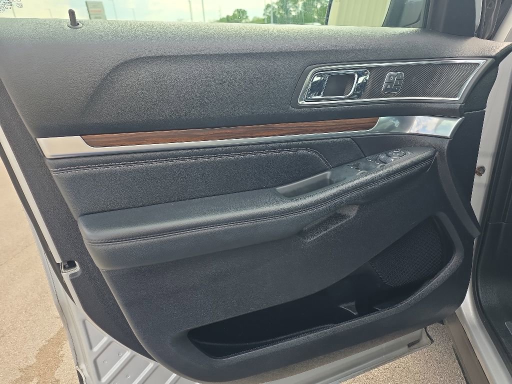 Used 2019 Ford Explorer Limited w/ Class III Trailer Tow Package FWD image 15
