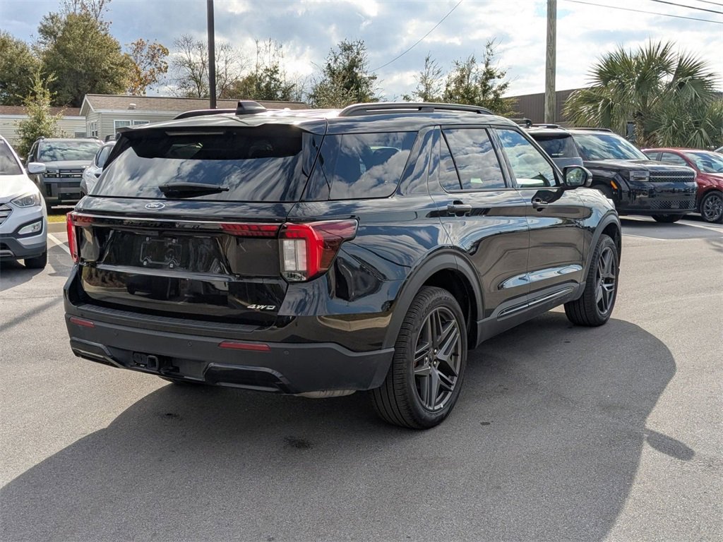 Used 2025 Ford Explorer ST-Line w/ ST-Line Street Pack image 5