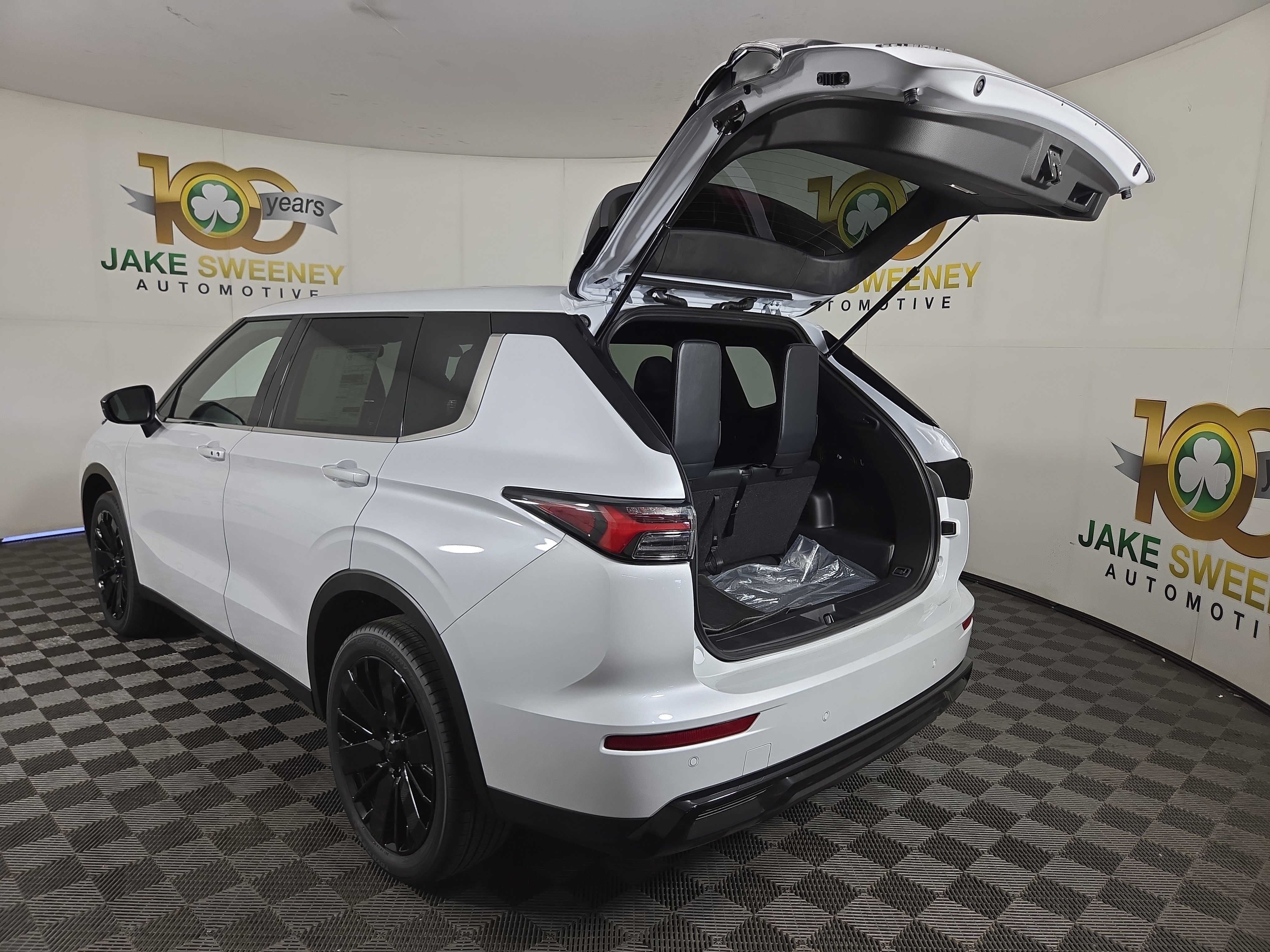 New 2026 Mitsubishi Outlander LE FWD image 32