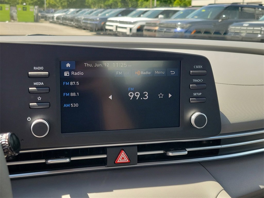 Used 2025 Hyundai Elantra SE image 22