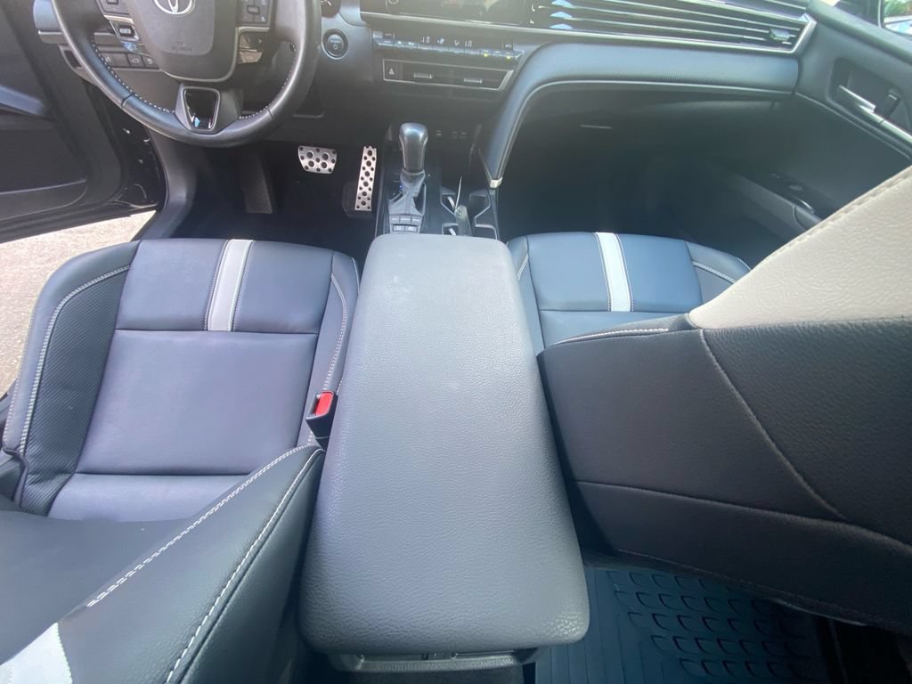 Used 2025 Toyota Camry SE w/ Convenience Package FWD image 11