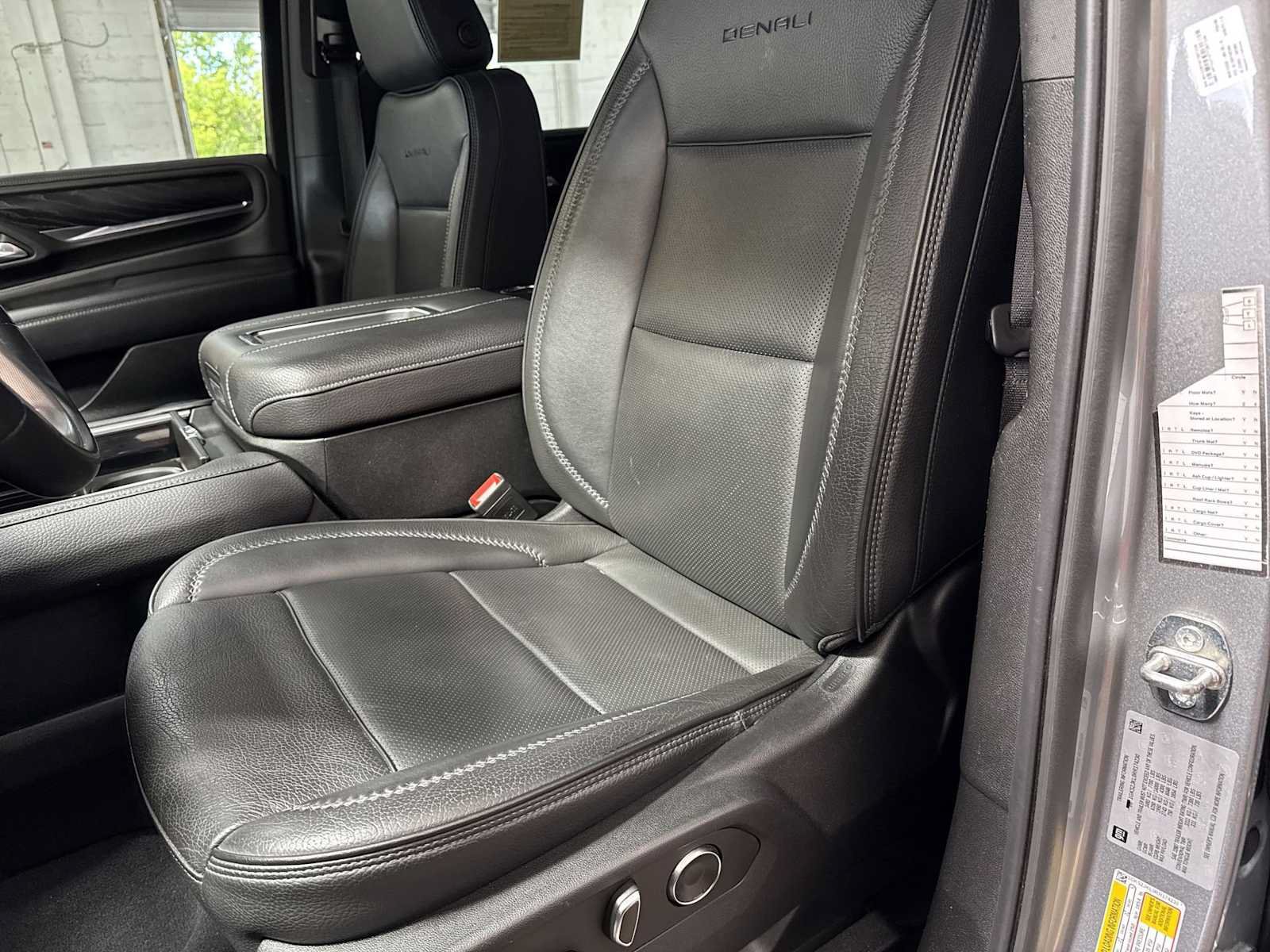 Used 2024 GMC Yukon XL Denali AWD/4WD image 16