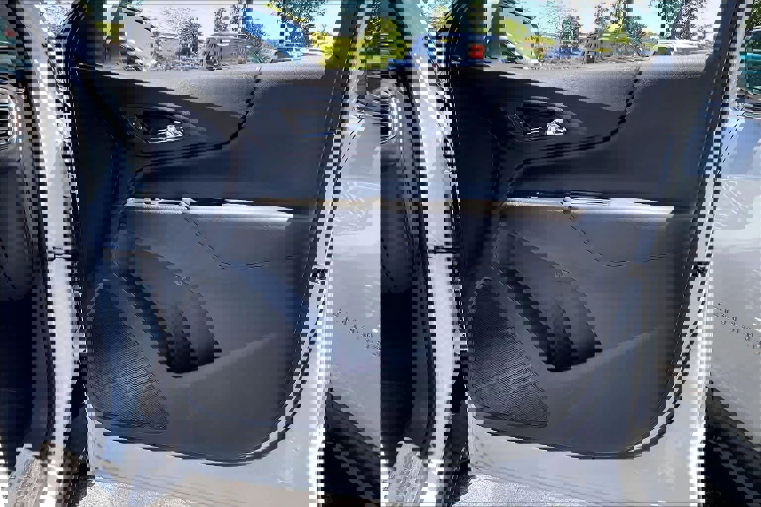 Certified 2024 Chevrolet Equinox LT w/ LPO, Floor Liner Package FWD image 23