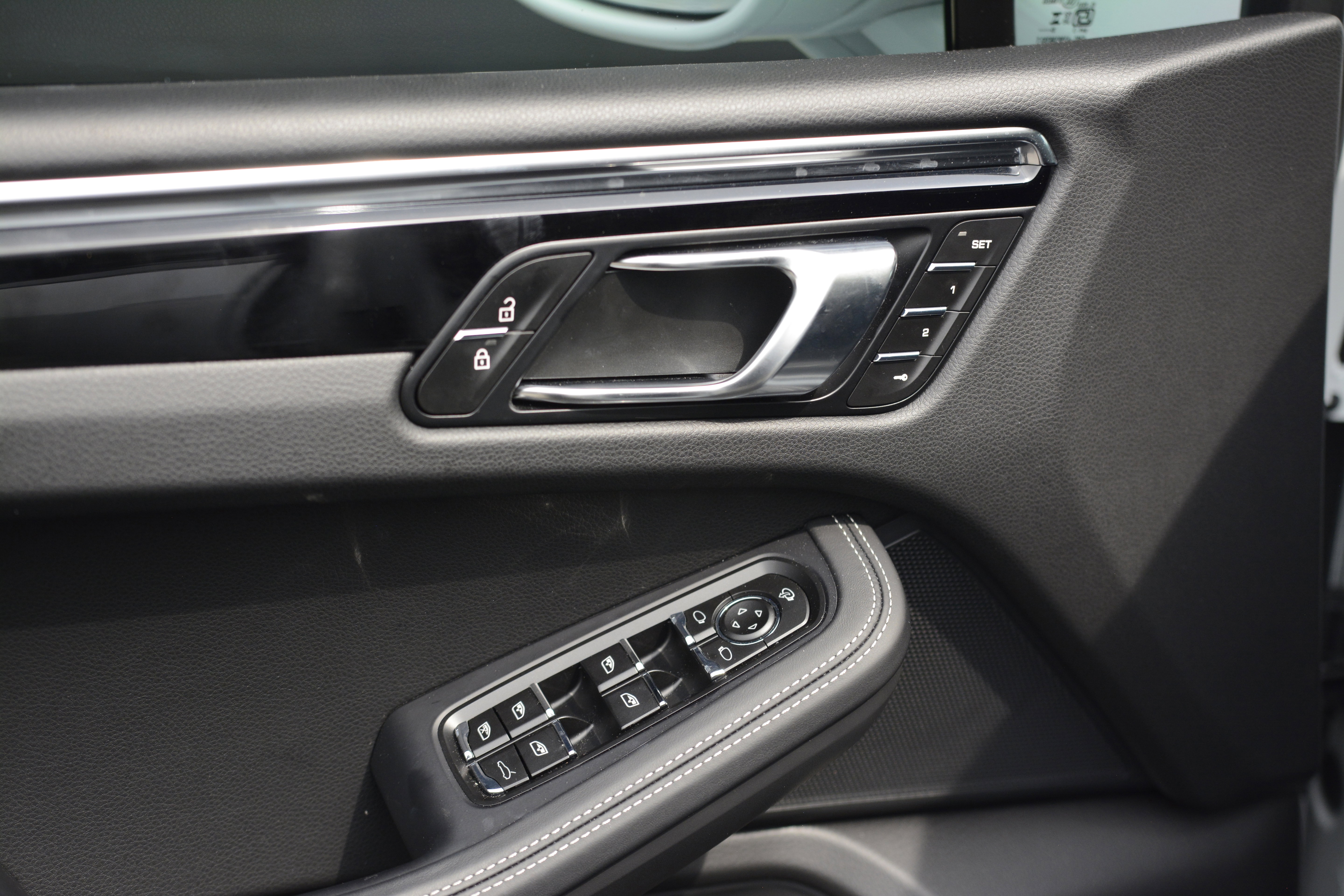 Certified 2026 Porsche Macan AWD/4WD image 14