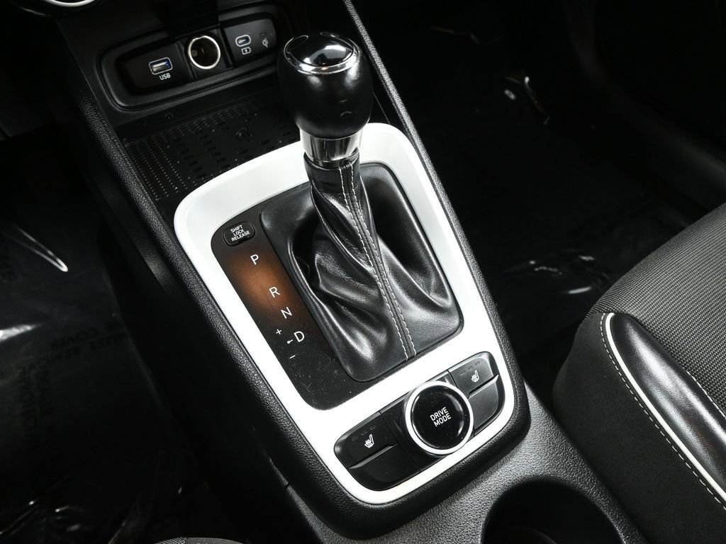 Used 2023 Hyundai Venue Limited w/ Cargo Package image 8