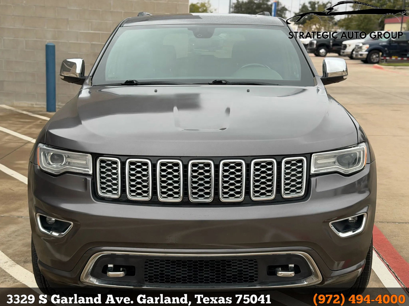 Used 2017 Jeep Grand Cherokee Overland image 3