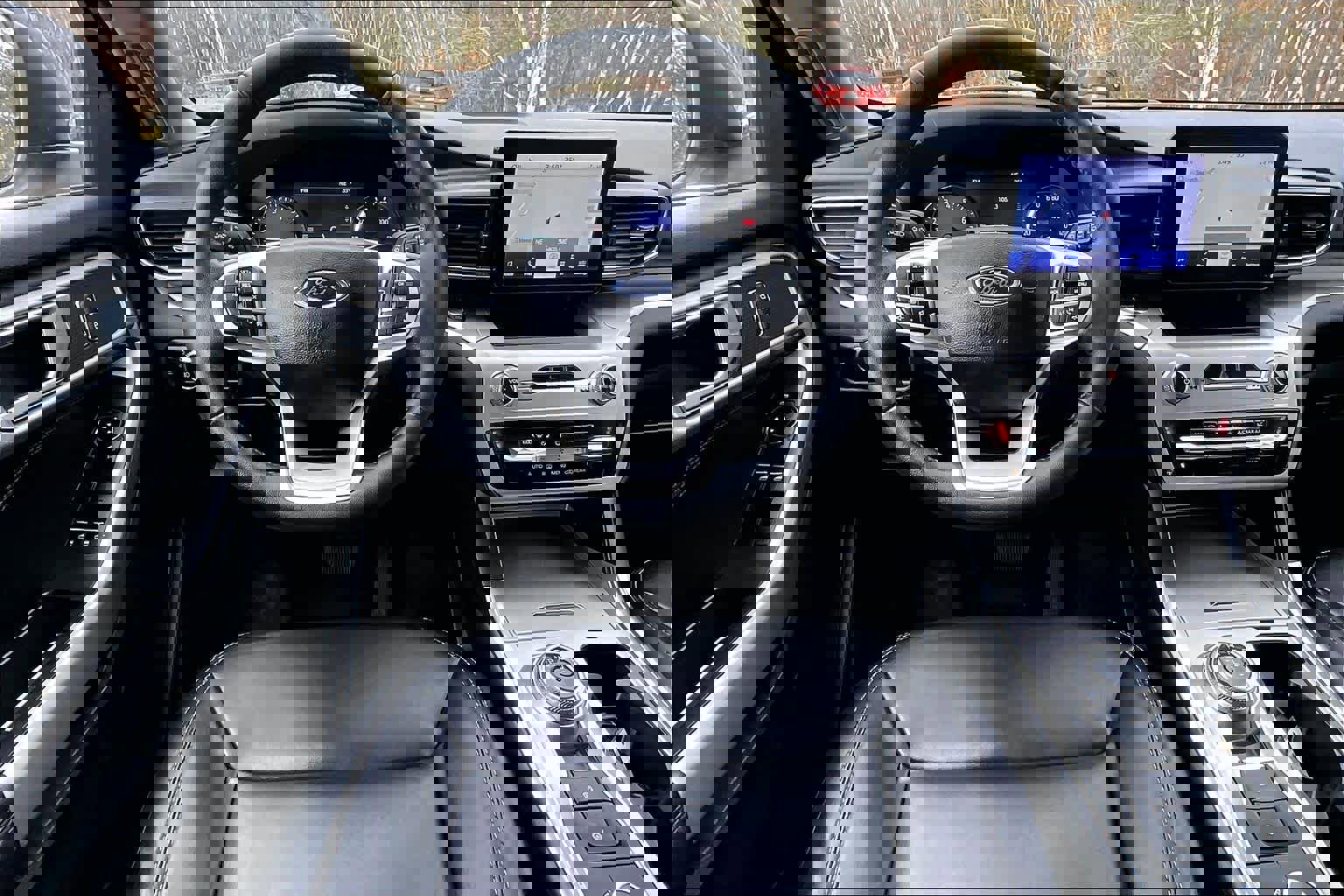 Used 2022 Ford Explorer XLT w/ Equipment Group 202A image 6