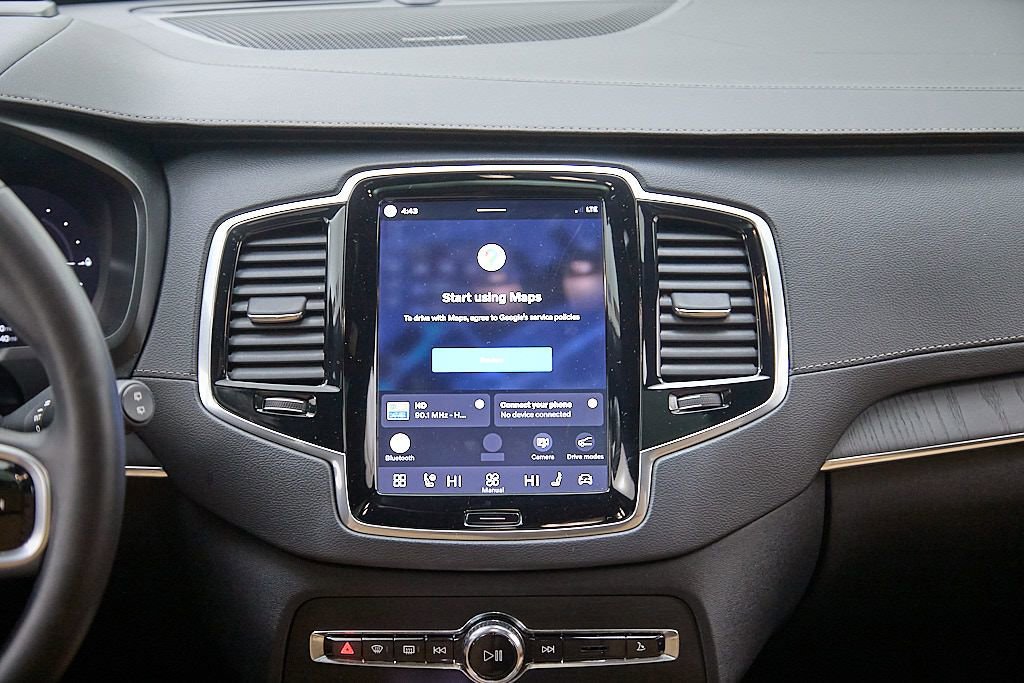 Certified 2023 Volvo XC90 T8 Ultimate w/ Protection Package Premier image 28