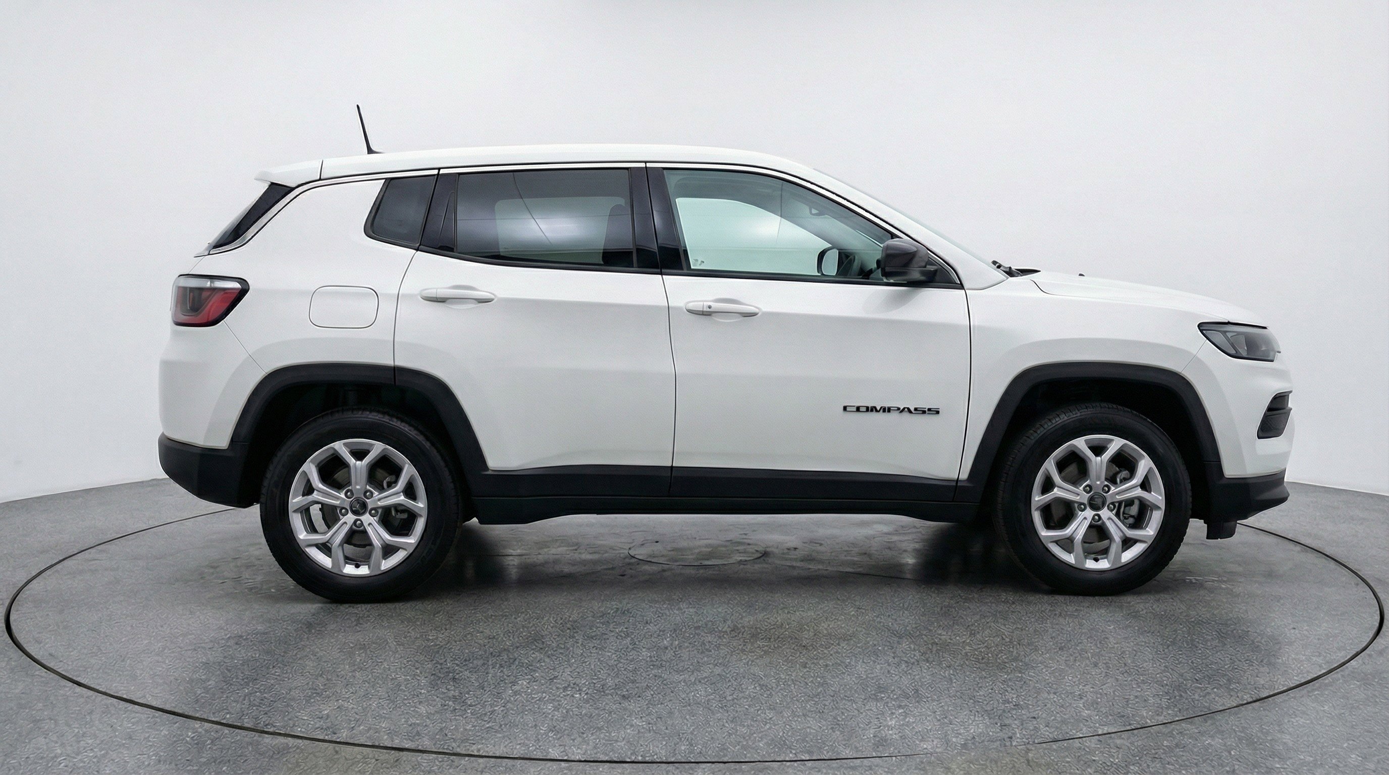 Used 2025 Jeep Compass Latitude image 11