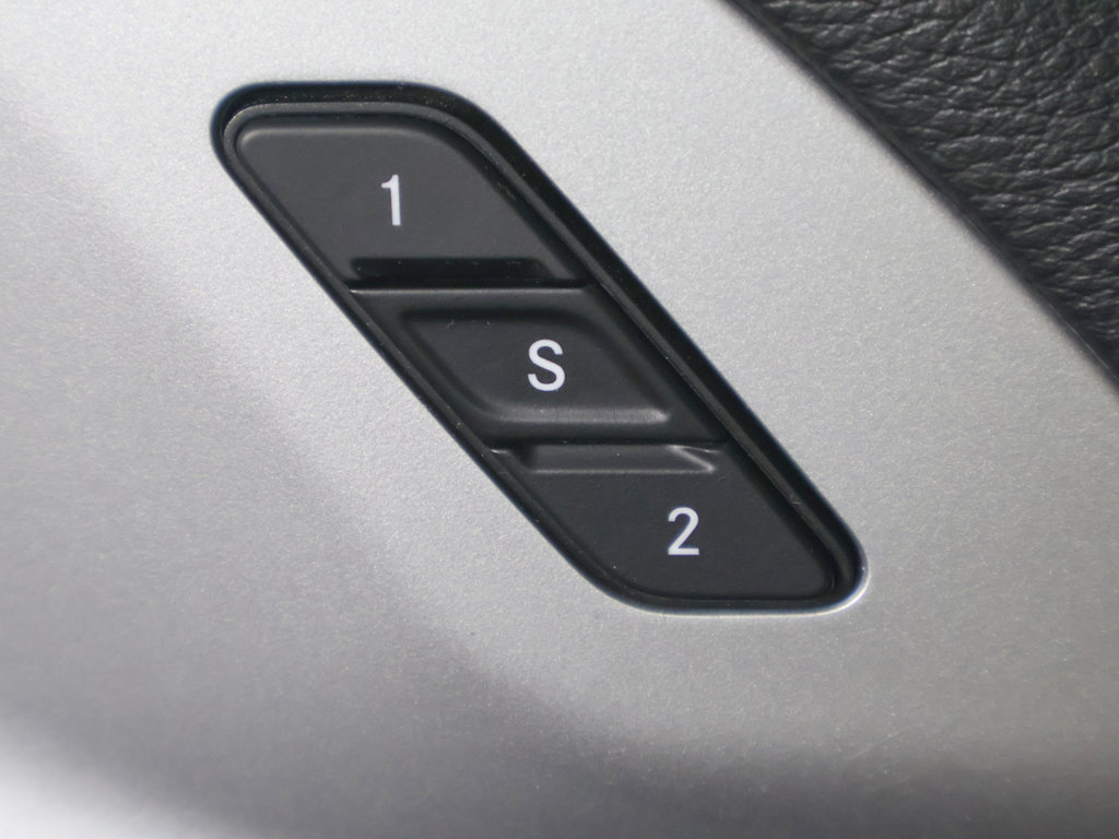 Used 2025 Chrysler Pacifica Limited FWD image 37