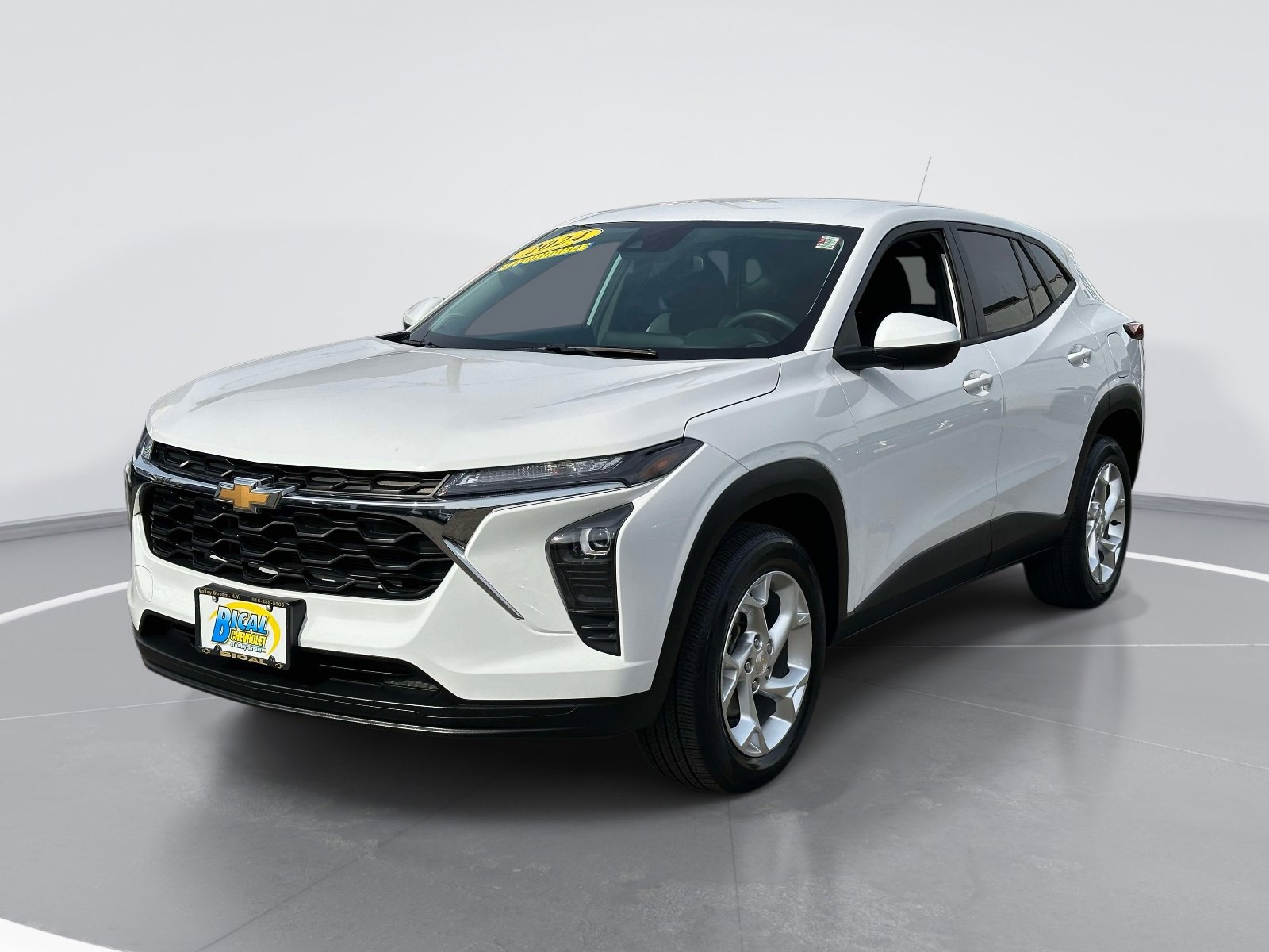 Used 2024 Chevrolet Trax LS w/ LS Convenience Package image 3