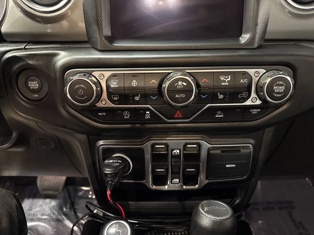Used 2023 Jeep Gladiator Overland w/ Cold Weather Group AWD/4WD image 89