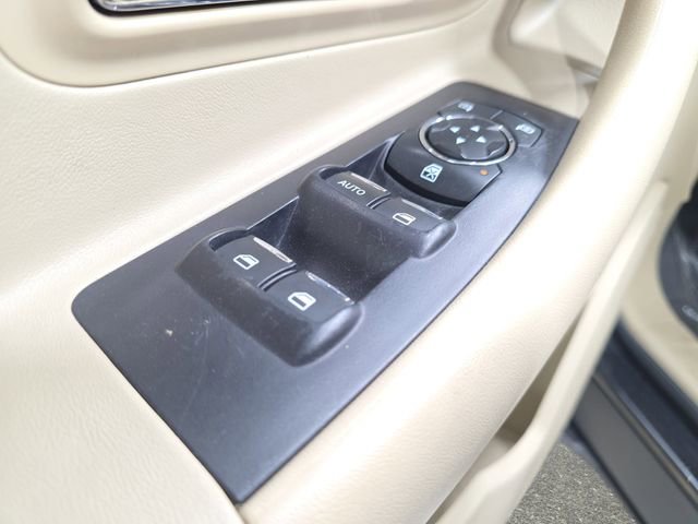 Used 2017 Ford Taurus SE image 25