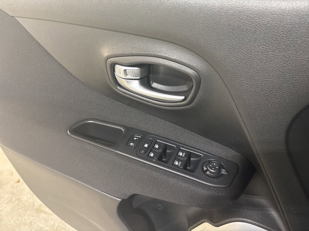 Used 2018 Jeep Renegade Sport w/ Power & Air Group image 25