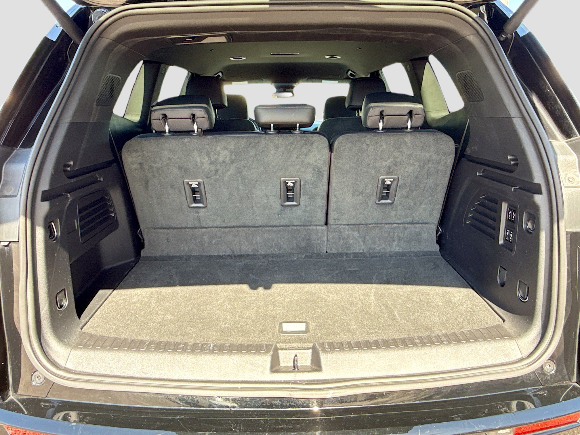 Used 2024 GMC Acadia Denali w/ LPO, Cargo Package image 12