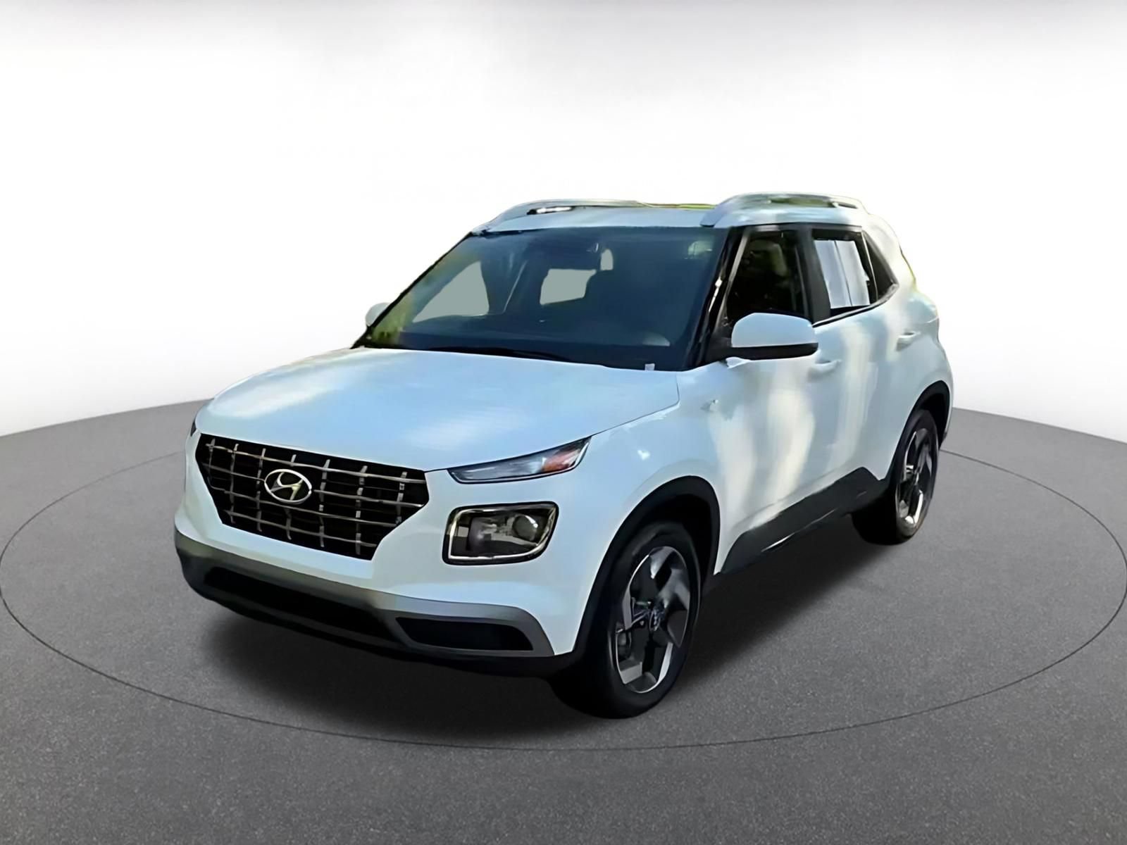 Used 2026 Hyundai Venue SEL FWD image 4