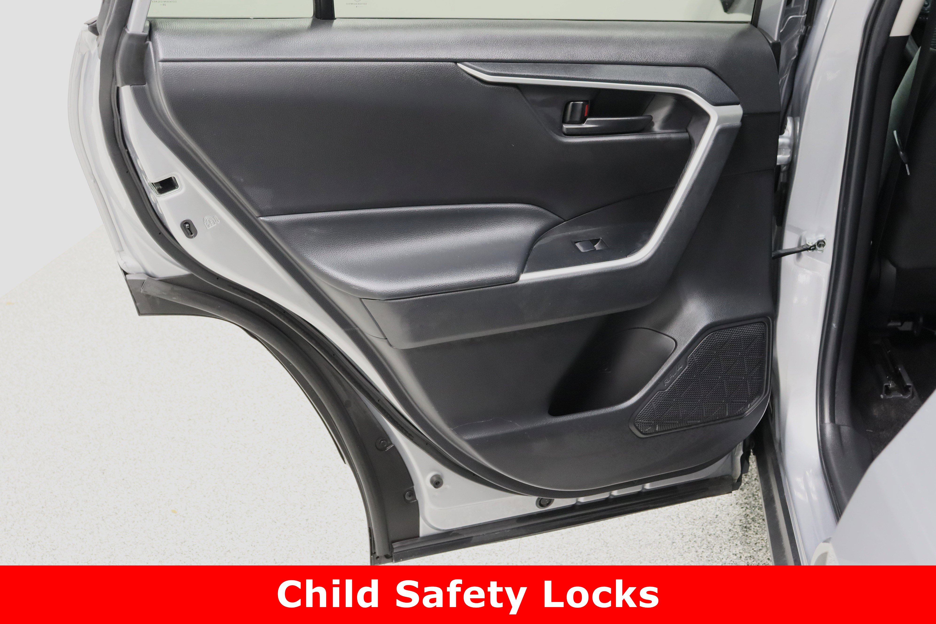 Used 2024 Toyota RAV4 LE image 22