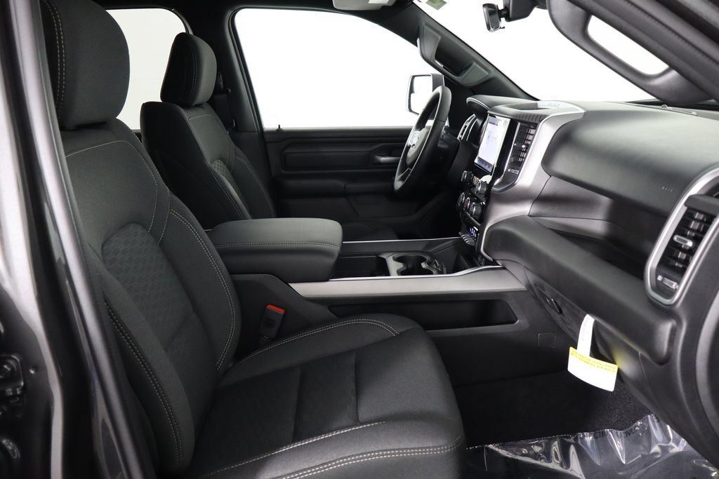 New 2026 RAM 1500 Express AWD/4WD image 18