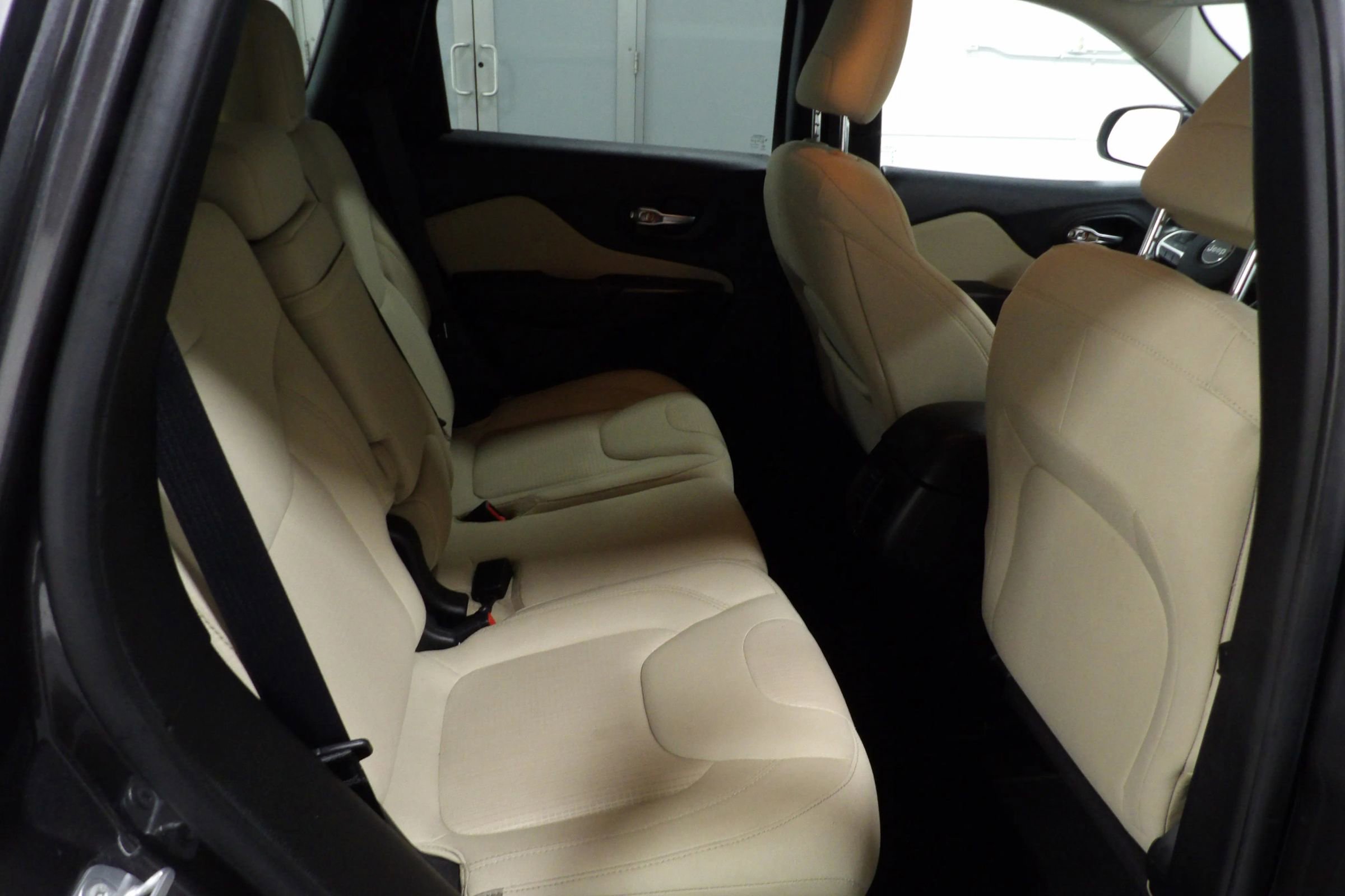 Used 2017 Jeep Cherokee Latitude w/ Safety/Convenience Group image 10