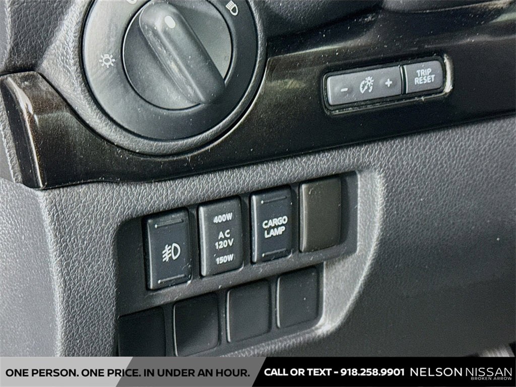 Used 2017 Nissan Titan SV image 10