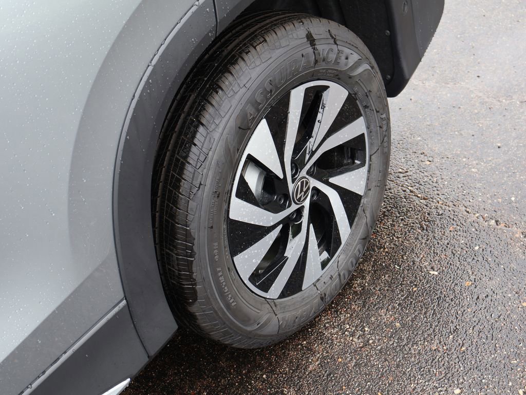 Used 2025 Volkswagen Tiguan S image 38