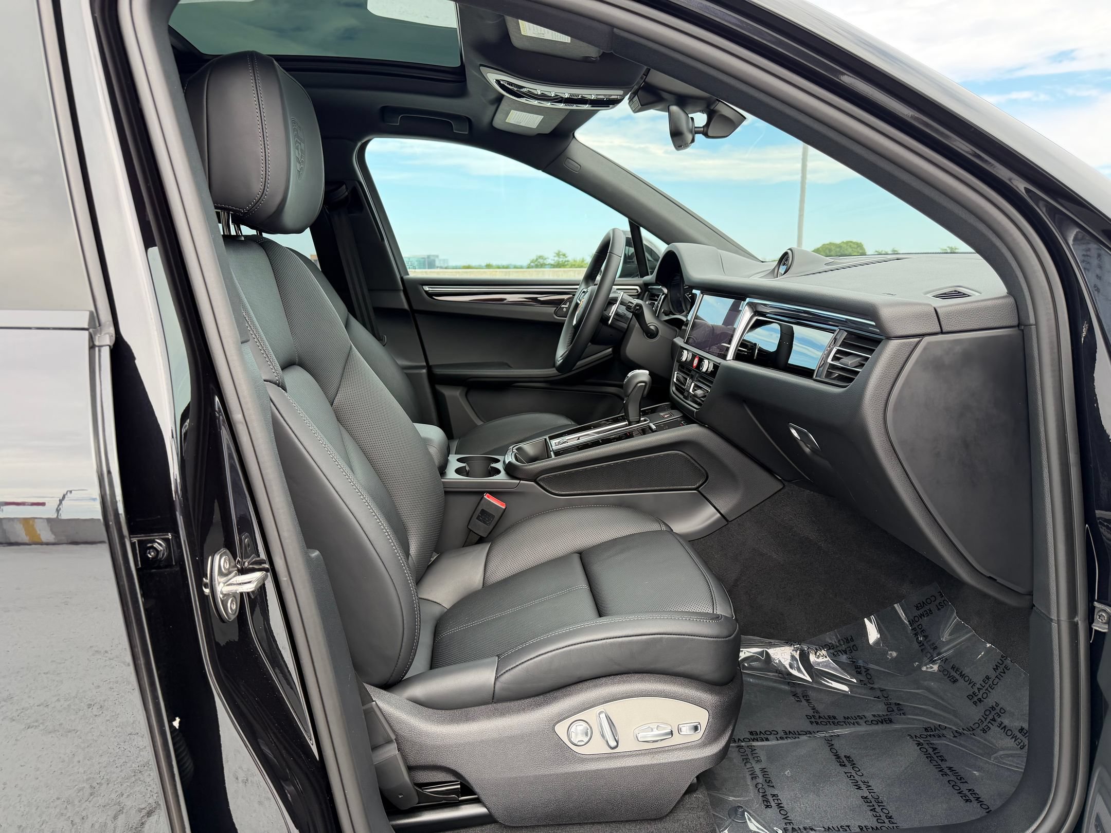 Certified 2026 Porsche Macan AWD/4WD image 24