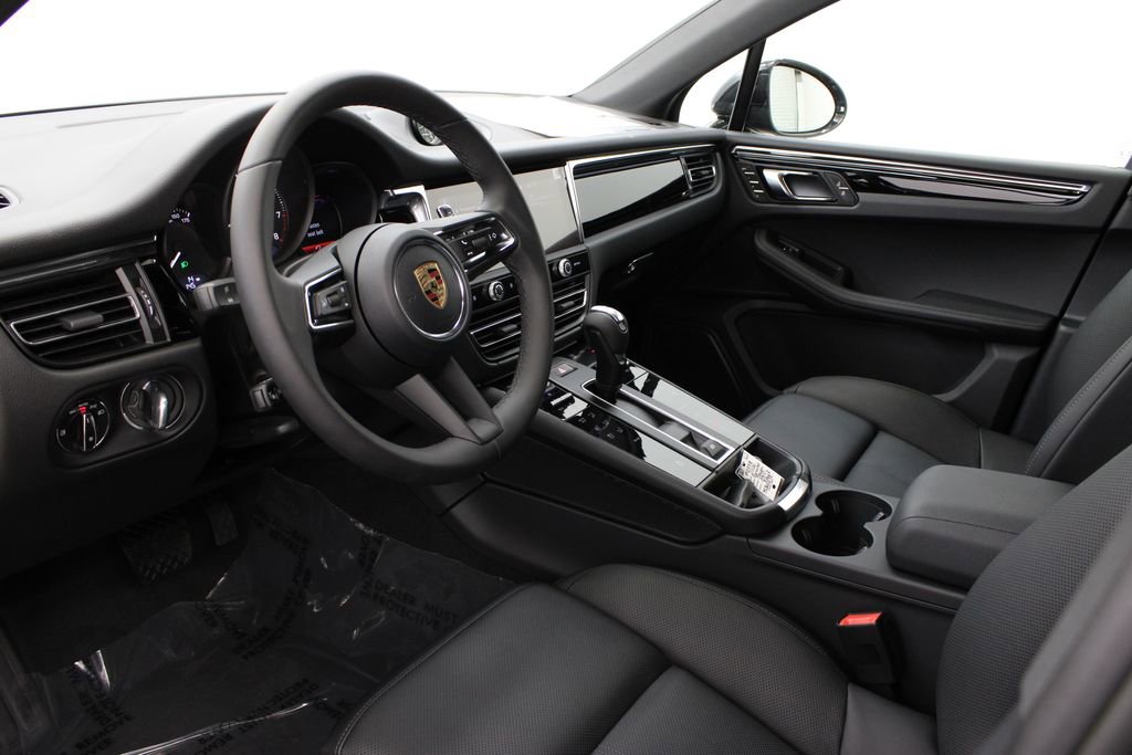 New 2026 Porsche Macan image 4