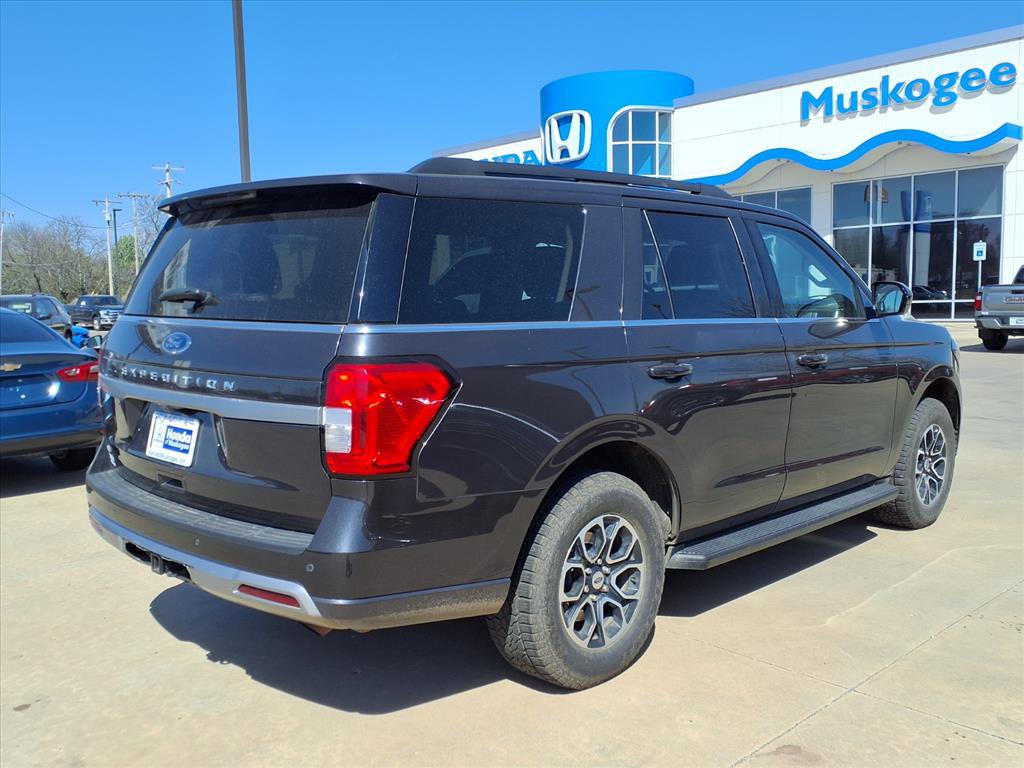 Used 2024 Ford Expedition XLT AWD/4WD image 2