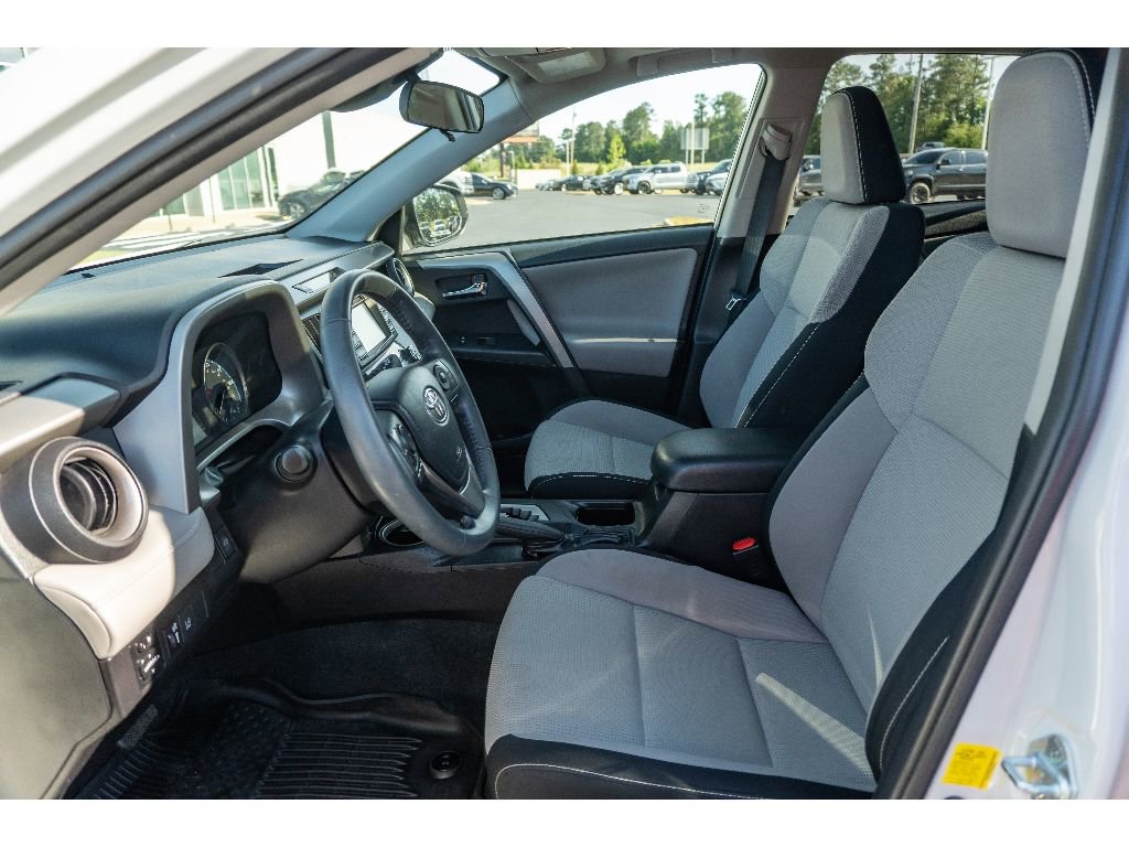 Used 2017 Toyota RAV4 XLE FWD image 12