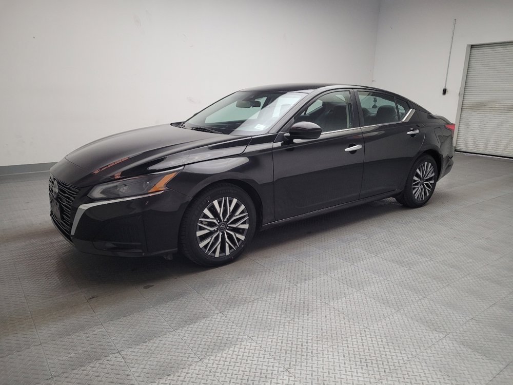 Used 2023 Nissan Altima 2.5 SV image 2