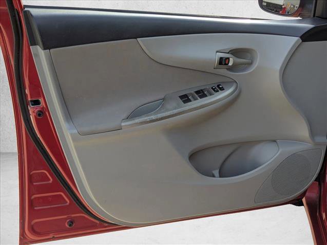 Used 2013 Toyota Corolla LE FWD image 6