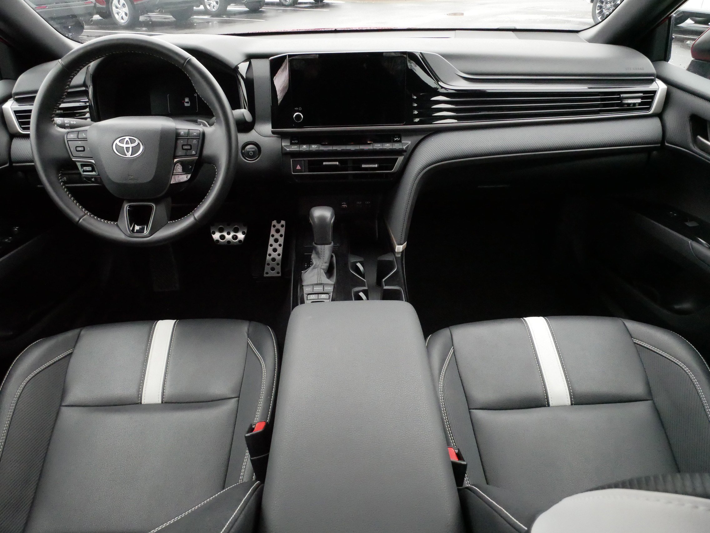 Certified 2025 Toyota Camry SE FWD image 10