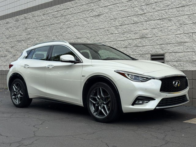Used 2018 INFINITI QX30 Premium w/ Navigation Package FWD image 4