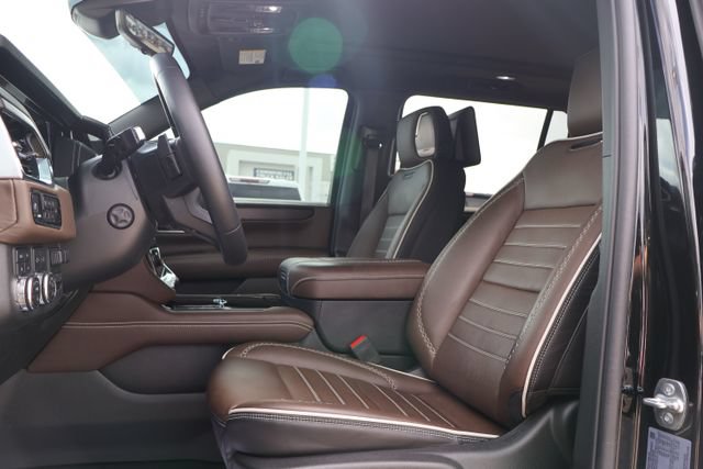 Used 2025 GMC Yukon XL Denali Ultimate AWD/4WD image 12