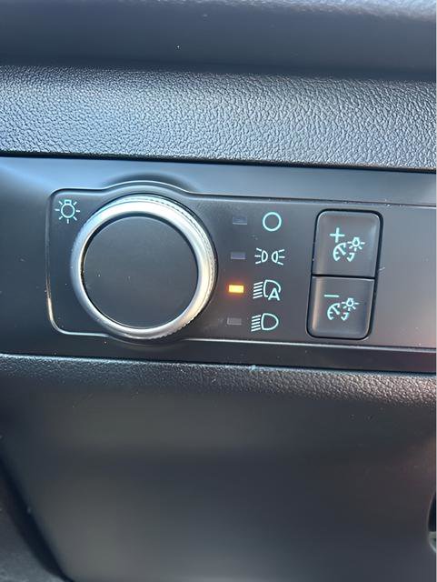 Used 2020 Ford Escape SE image 17