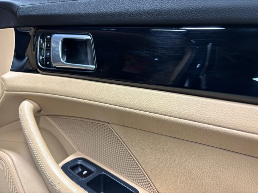 Used 2018 Porsche Panamera 4 image 14